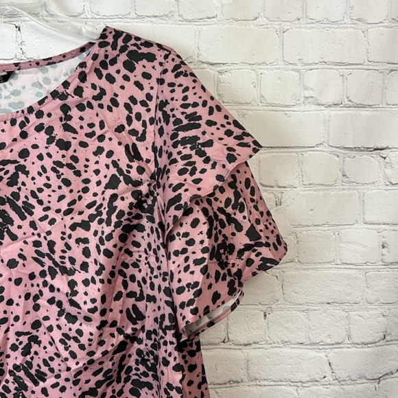 BloomChic Pink Leopard Crew Neck Ruffle Tiered Sleeve Blouse Plus Size 1X - Picture 3 of 6